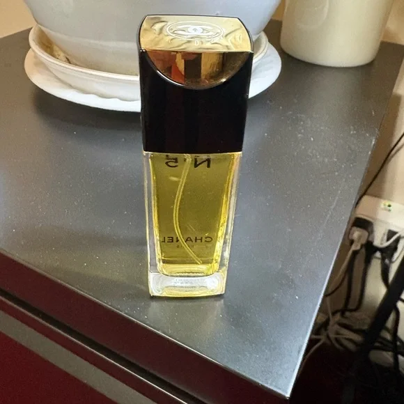 CHANEL N°5 1.7 oz with Black Cap and Golden Hue - Picture 3 of 6